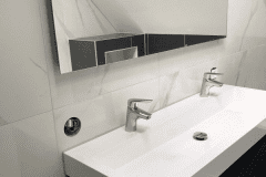 Piershil-project-7-4-a-badkamer-verbouwing-tegelwand-punt-dak-spiegel